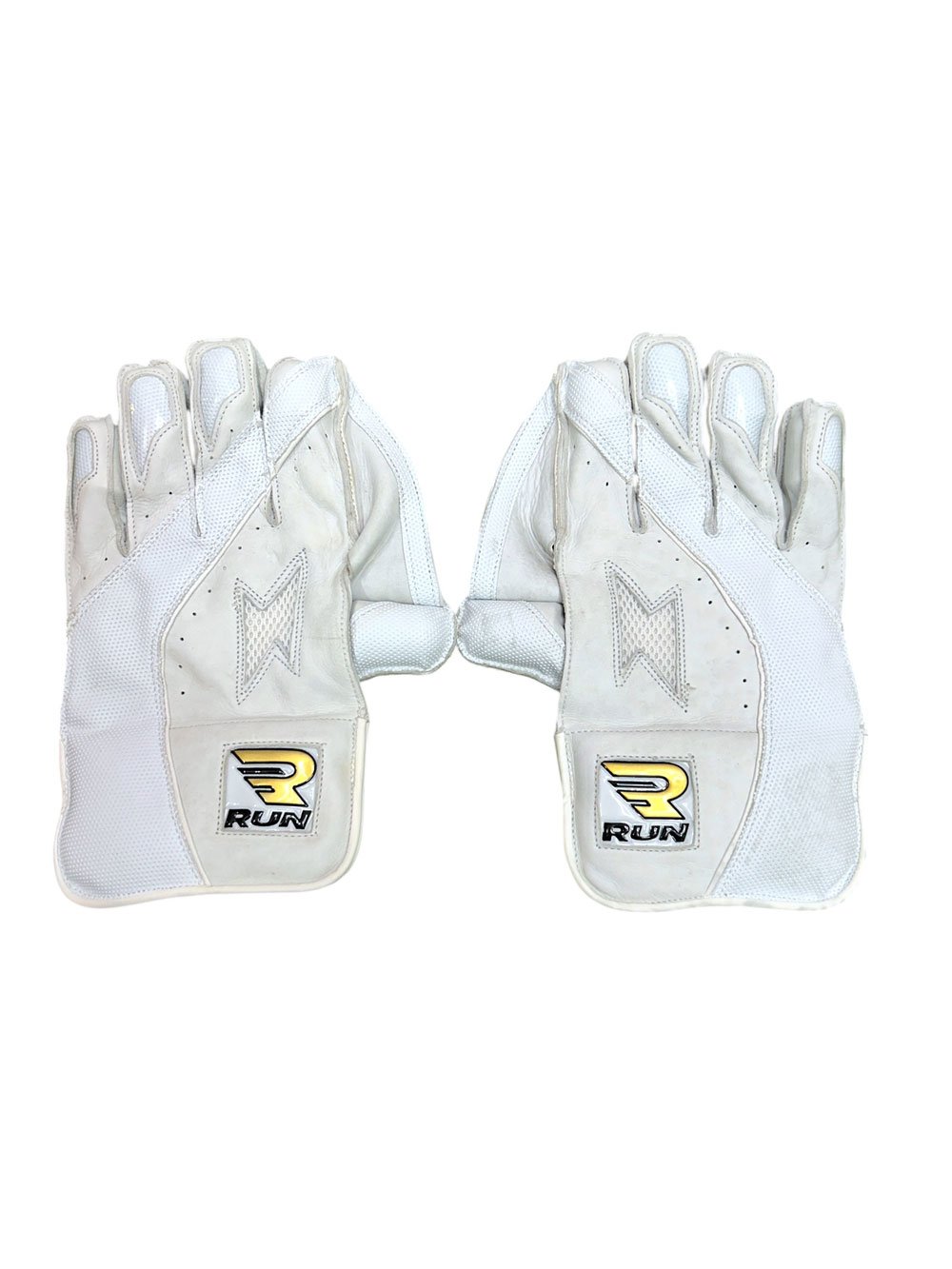 Photoroom_032_20251230_1652 RUN Machine Cricket Wicket-Keeping Pads – Lightweight, Flexible & High-Protection Design